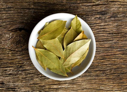 How to Use Three Bay Leaves to Perfume the Entire House