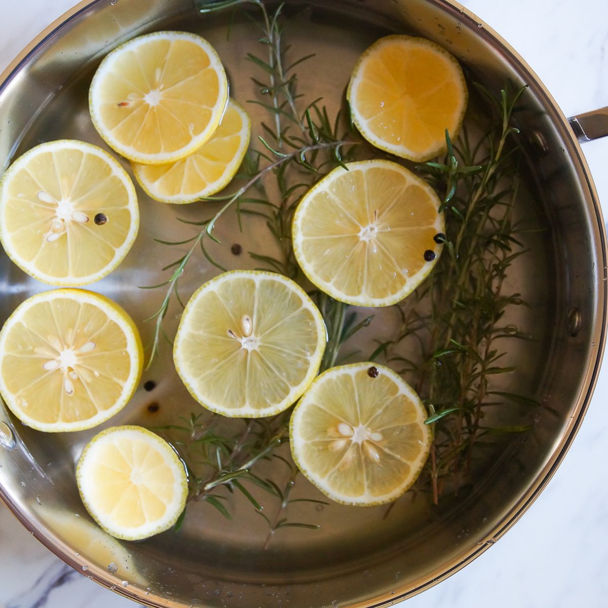 How to Perfume Your Kitchen in 1 Minute with Rosemary and Lemon