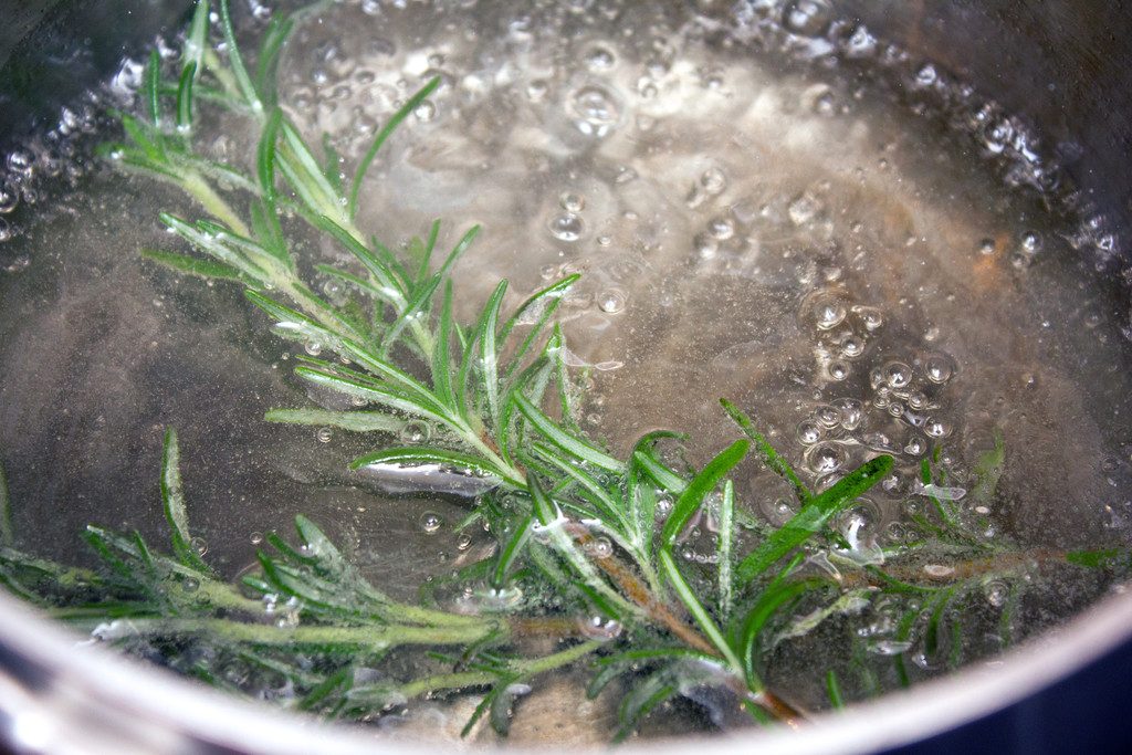 The Rosemary-Cinnamon Infusion: A Quick Circulation Enhancer