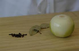 Soothing Coughs Naturally with Onion and Cloves: A Homely Remedy