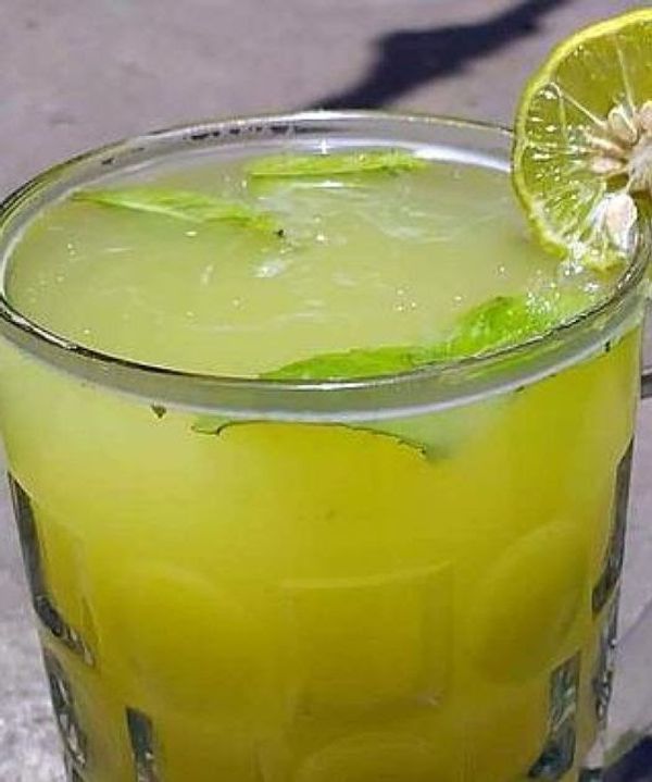 Delightful Pineapple, Lemon, and Ginger Fat-Burning Juice