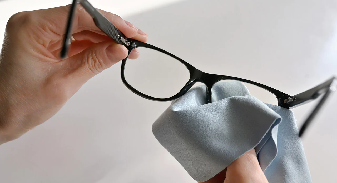 The Ultimate Guide to Spotless Glasses: Just Two Simple Steps!