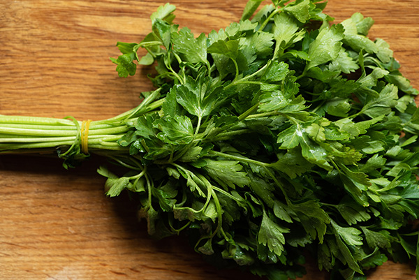 Unveiling the Miracle of Parsley Tea: Nature’s Swift Solution to Swelling