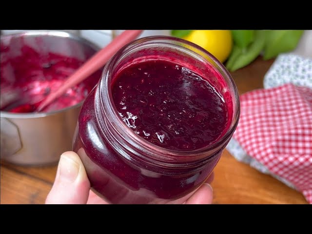 Whip Up a Delicious and Healthy Breakfast with This Quick Wild Fruit Jam Recipe!