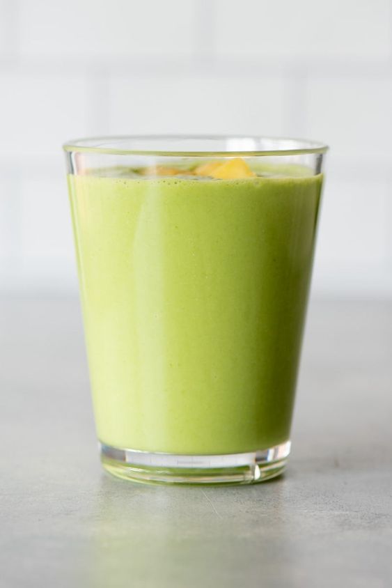 Refreshing Vegan Pineapple Spinach Smoothie: A Burst of Health and Flavor