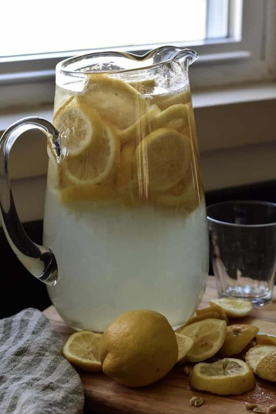 The Refreshing Benefits of Drinking Lemon Water