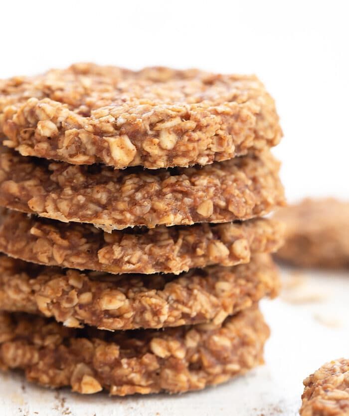 A Delicious Twist on Dessert: Oatmeal Almond Cookies with Ginger and Cardamom