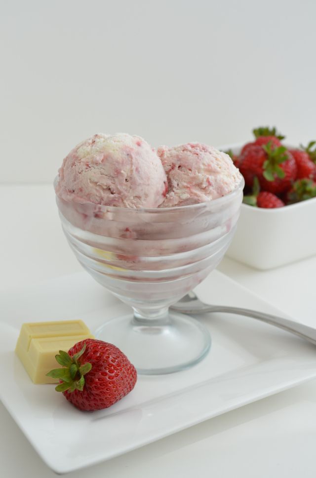 Homemade Strawberry Ice Cream: A Simple and Natural Treat