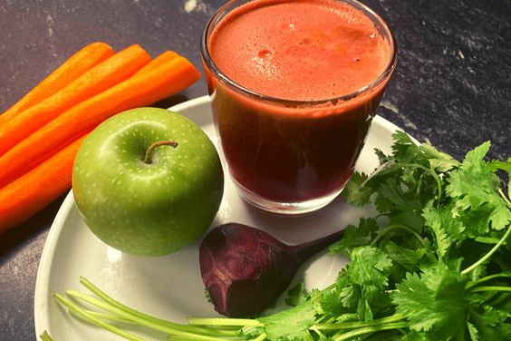 A Natural Detox Delight: Beet, Parsley, Carrot, and Kiwi Juice