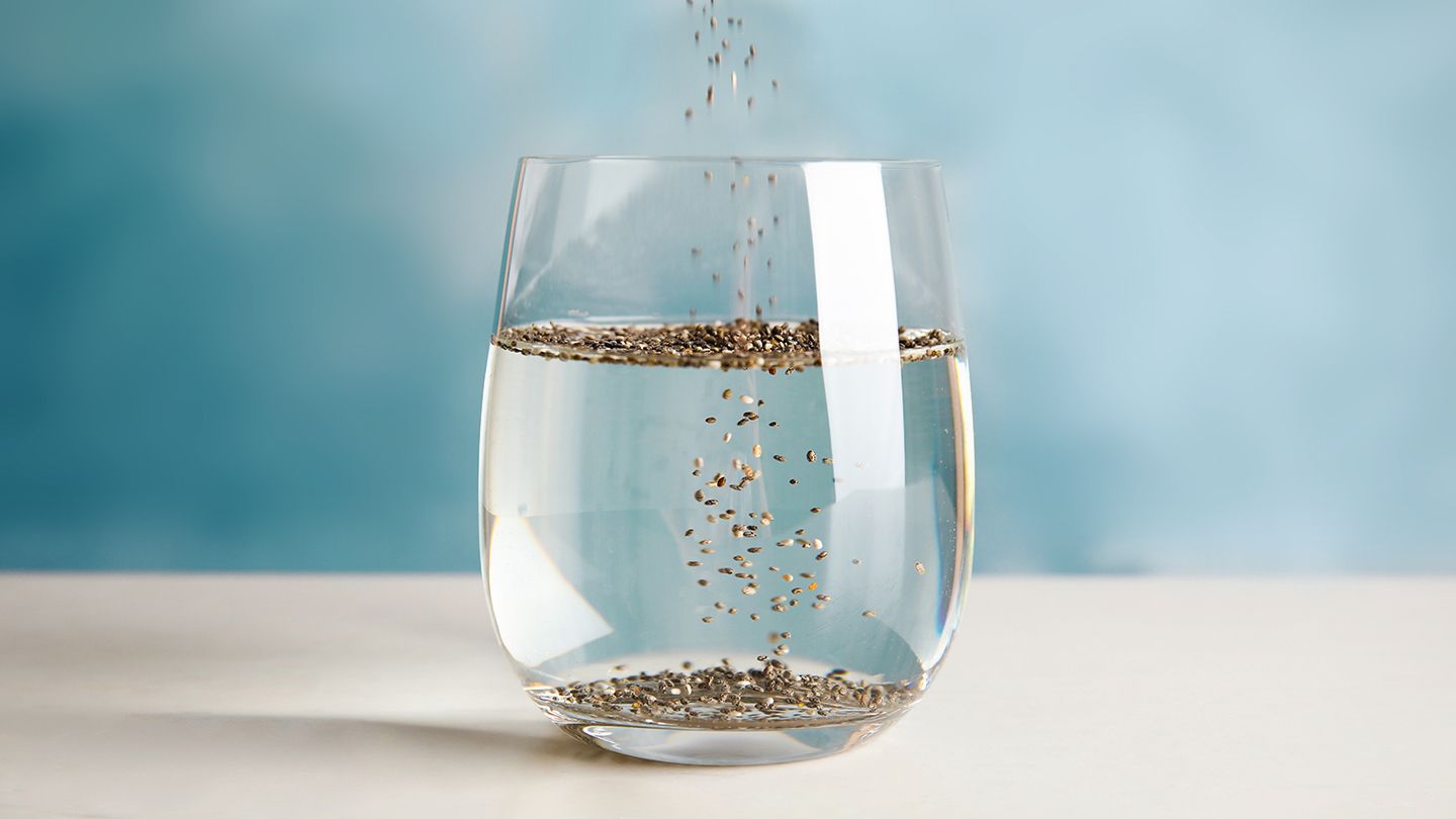 8 Incredible Benefits of Starting Your Day with Chia Water