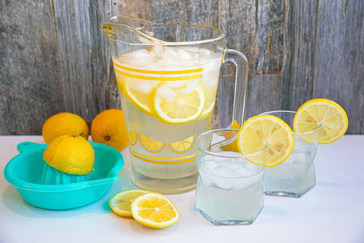 The Surprising Benefits of Drinking Lemon Water Every Day!