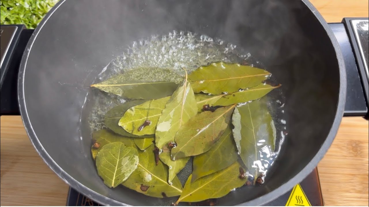 Natural Pest Repellent: Bay Leaves and Cloves to Keep Bugs at Bay