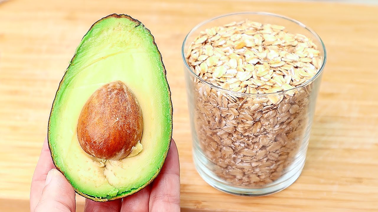 A Healthy and Delicious Breakfast in 10 Minutes: Oatmeal and Avocado