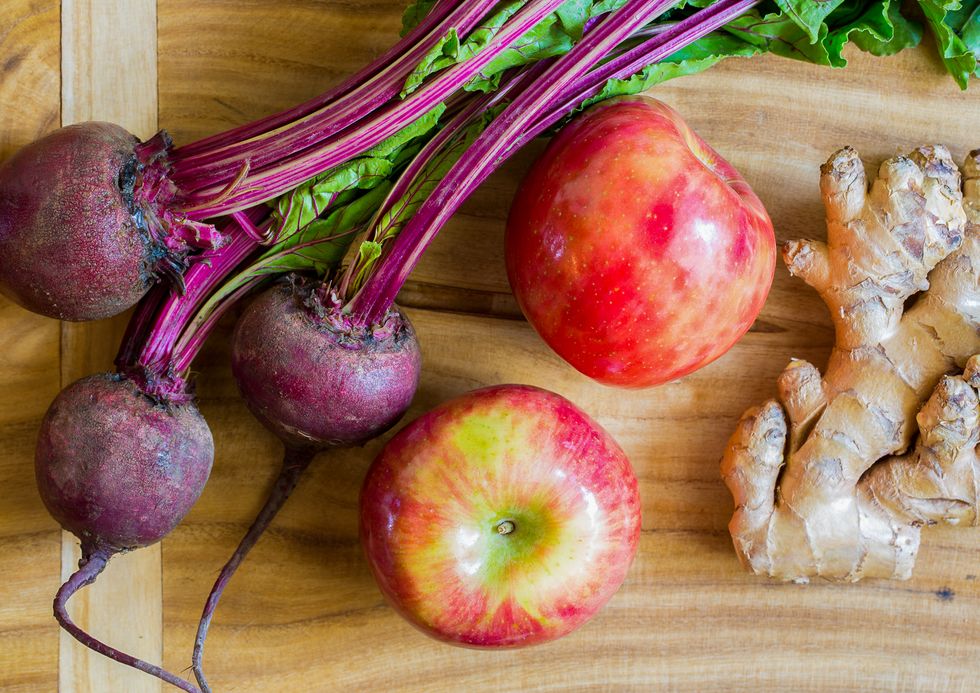 Effortless Overnight Weight Loss with a Natural Beet, Apple, and Ginger Drink