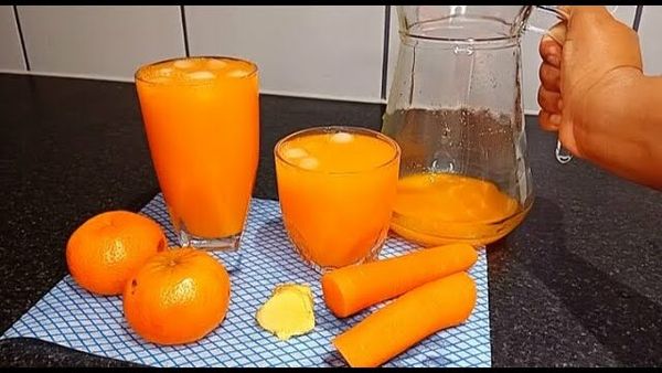 How to Make Healthy Carrot and Orange Juice Using a Blender