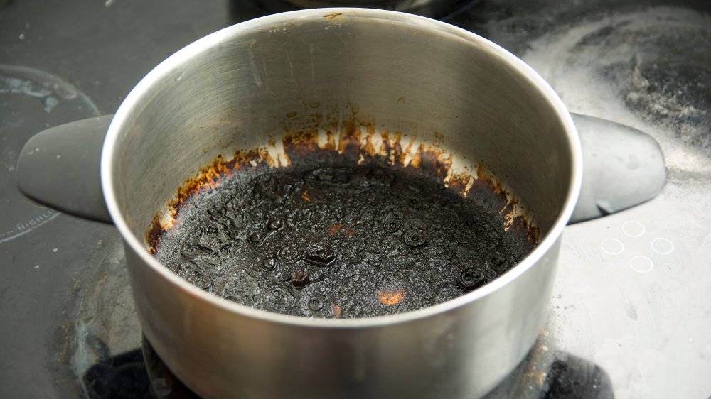 Easy Hack to Clean Burnt Pots and Pans