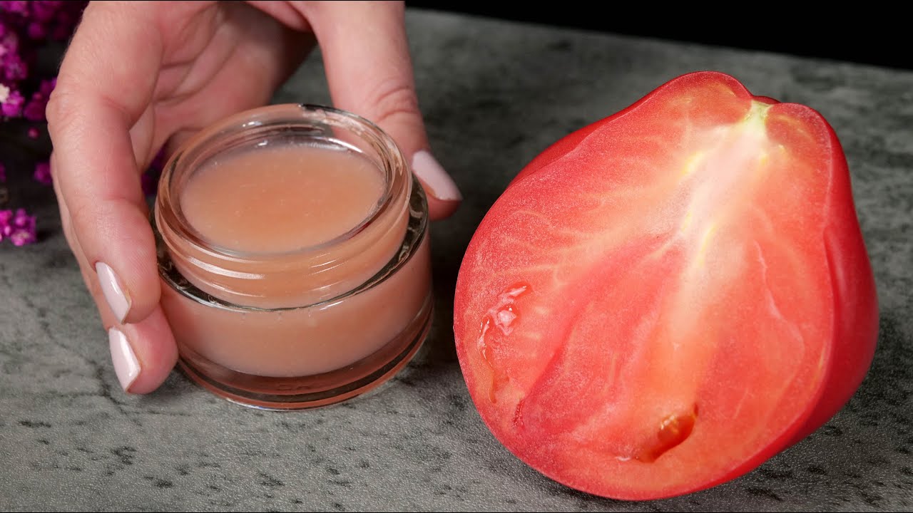 Natural Collagen Boost: Rejuvenating Tomato Face Mask