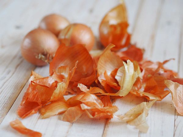 Grandpa’s Old Recipe: How Onion Peels Can Support Bladder and Prostate Health