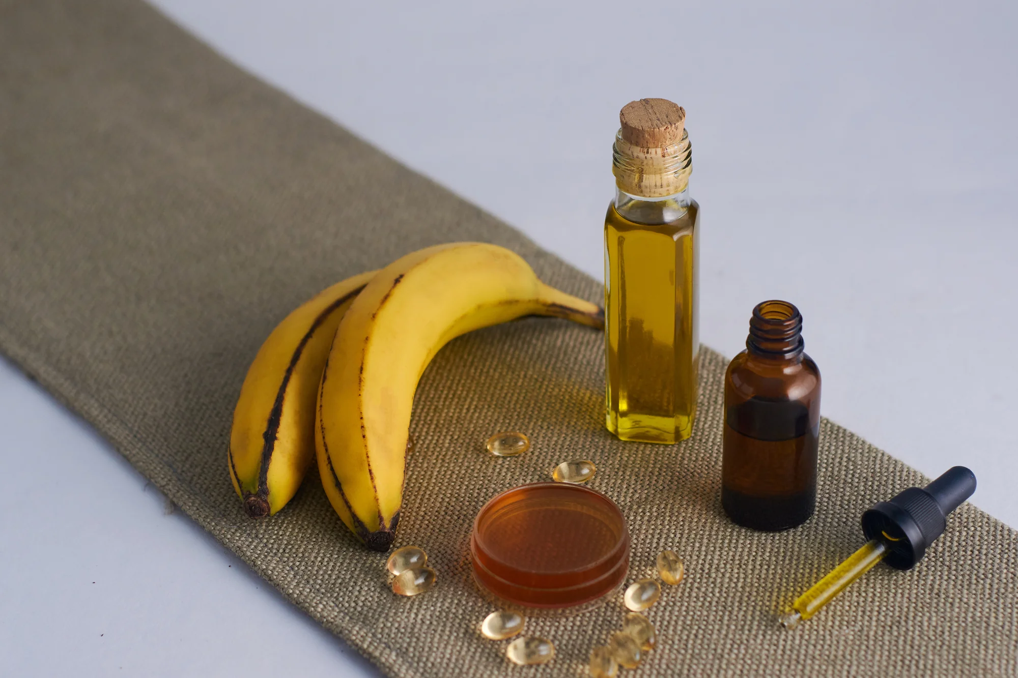 How to Make Banana Peel Oil for Hair and Skin: Benefits and Uses