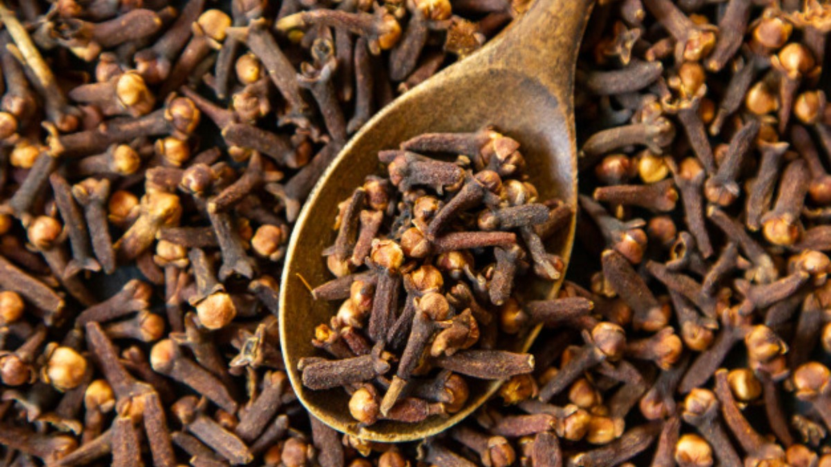 The Wonders of Clove Water: A Simple, Healthy Elixir