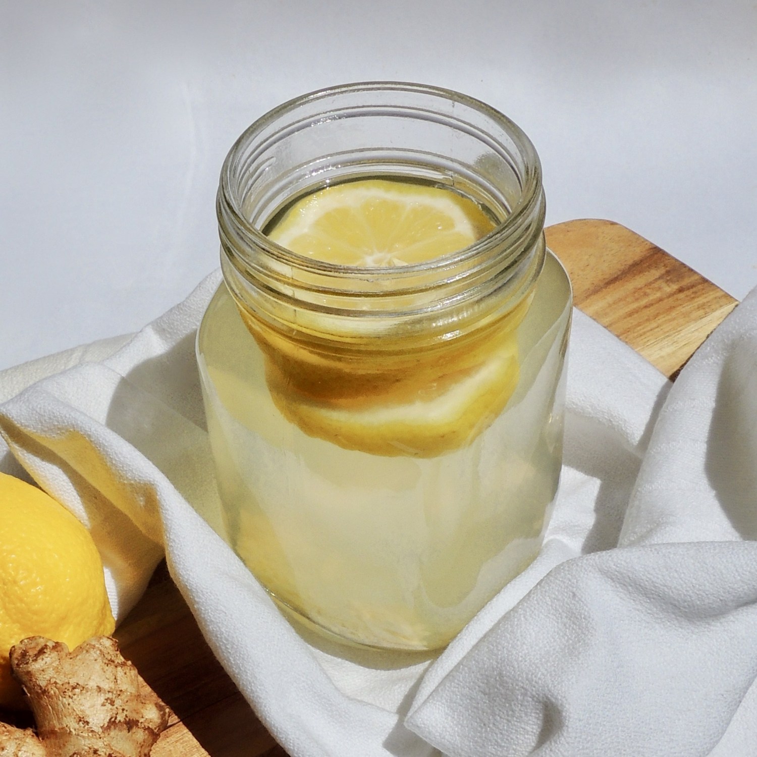 How to Make “Lemon Ginger Garlic Water” to Supercharge Your Health