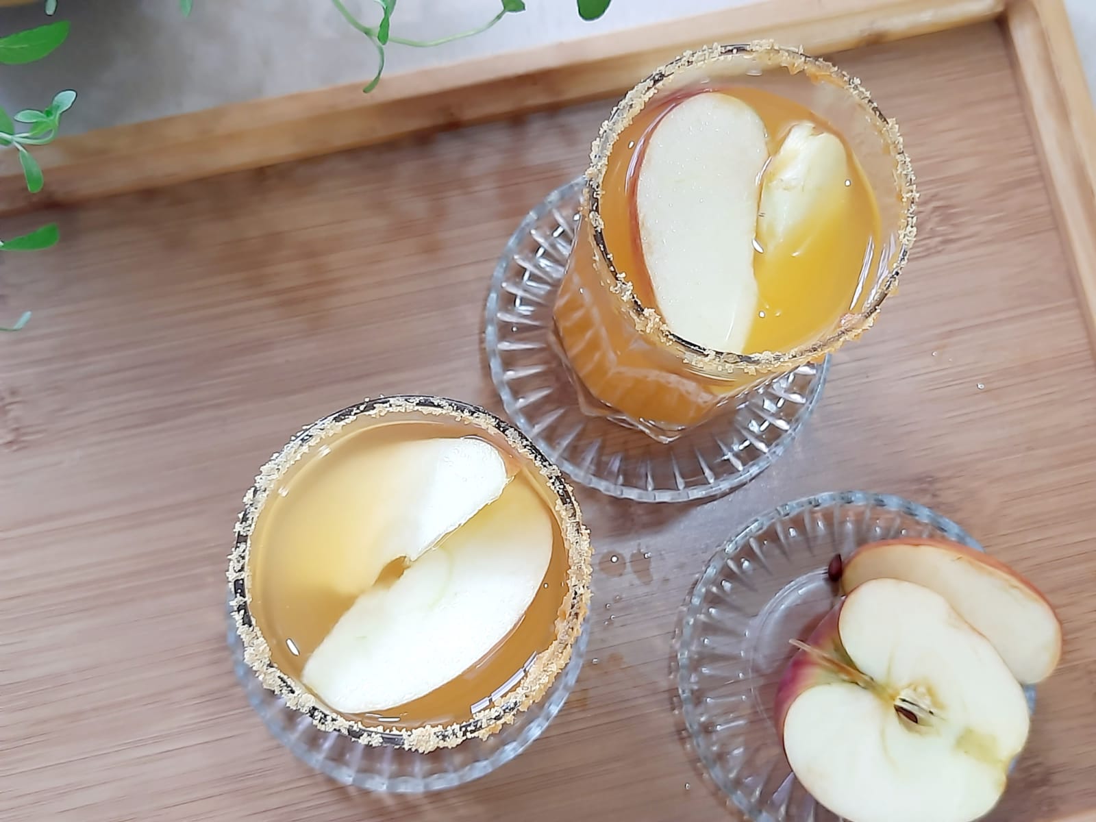 Refreshing Lemon and Apple Vitamin Drink to Boost Your Immune System