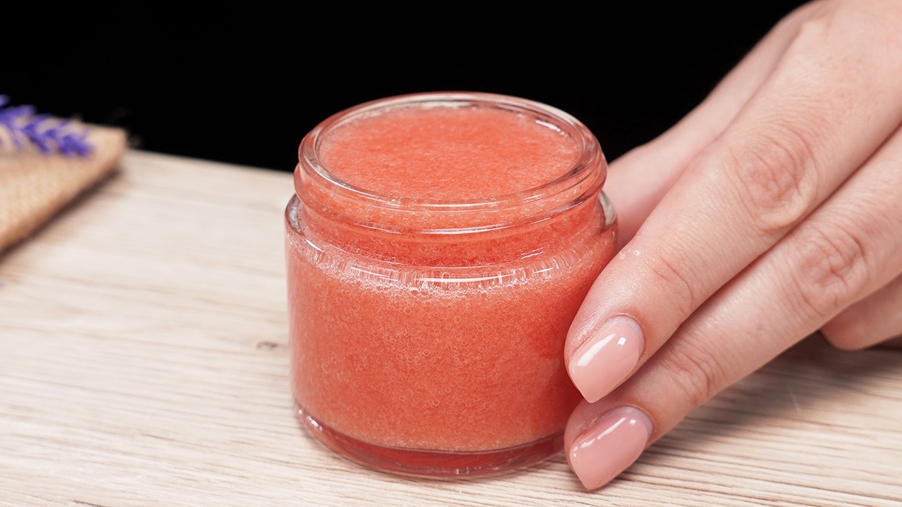 Natural Skin Care: Cornstarch, Tomato, and Parsley Mask for a Youthful Glow