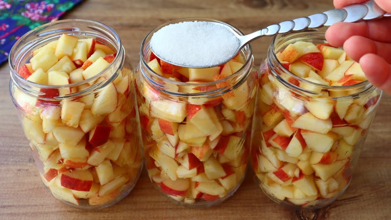 Enjoy the Taste of Fresh Apples All Year Long with Homemade Sugar-Free Apple Compote