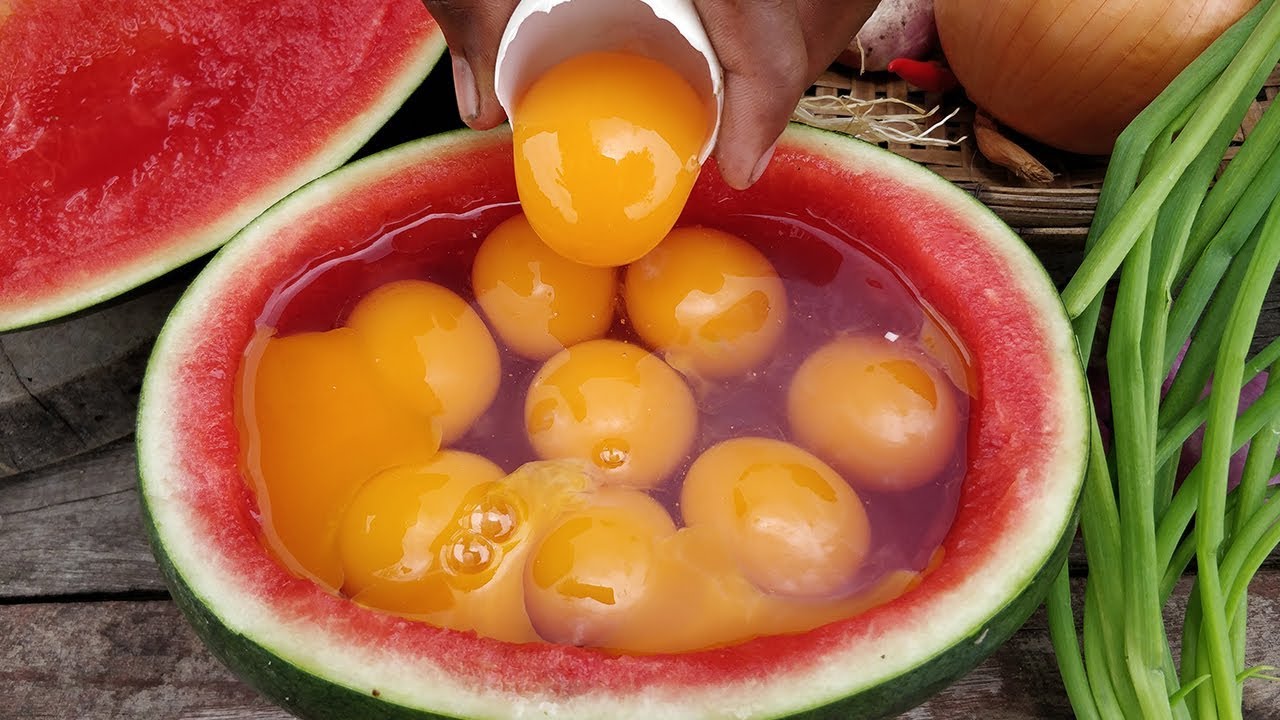 A Surprising Culinary Twist: Eggs Baked in Watermelon