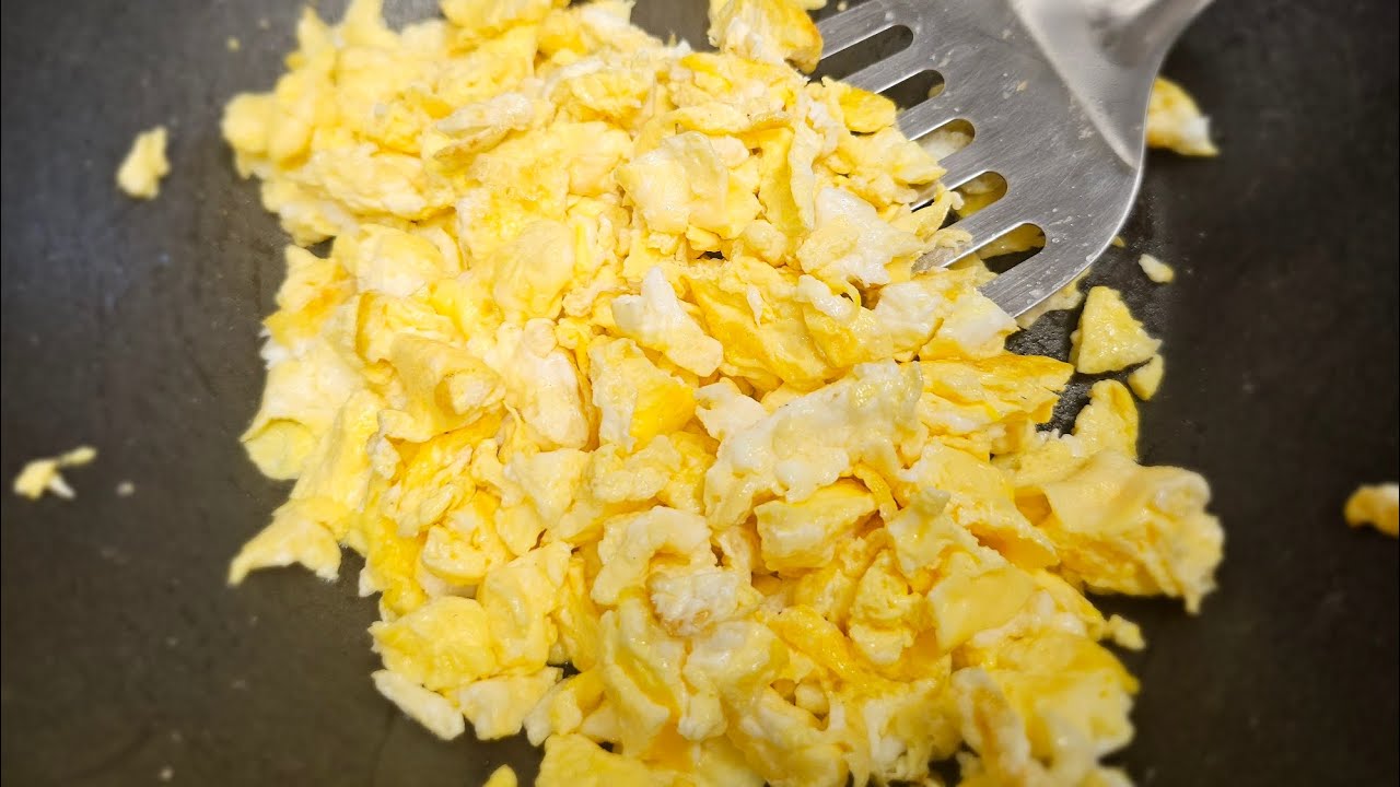 How to Make Scrambled Eggs the African Way