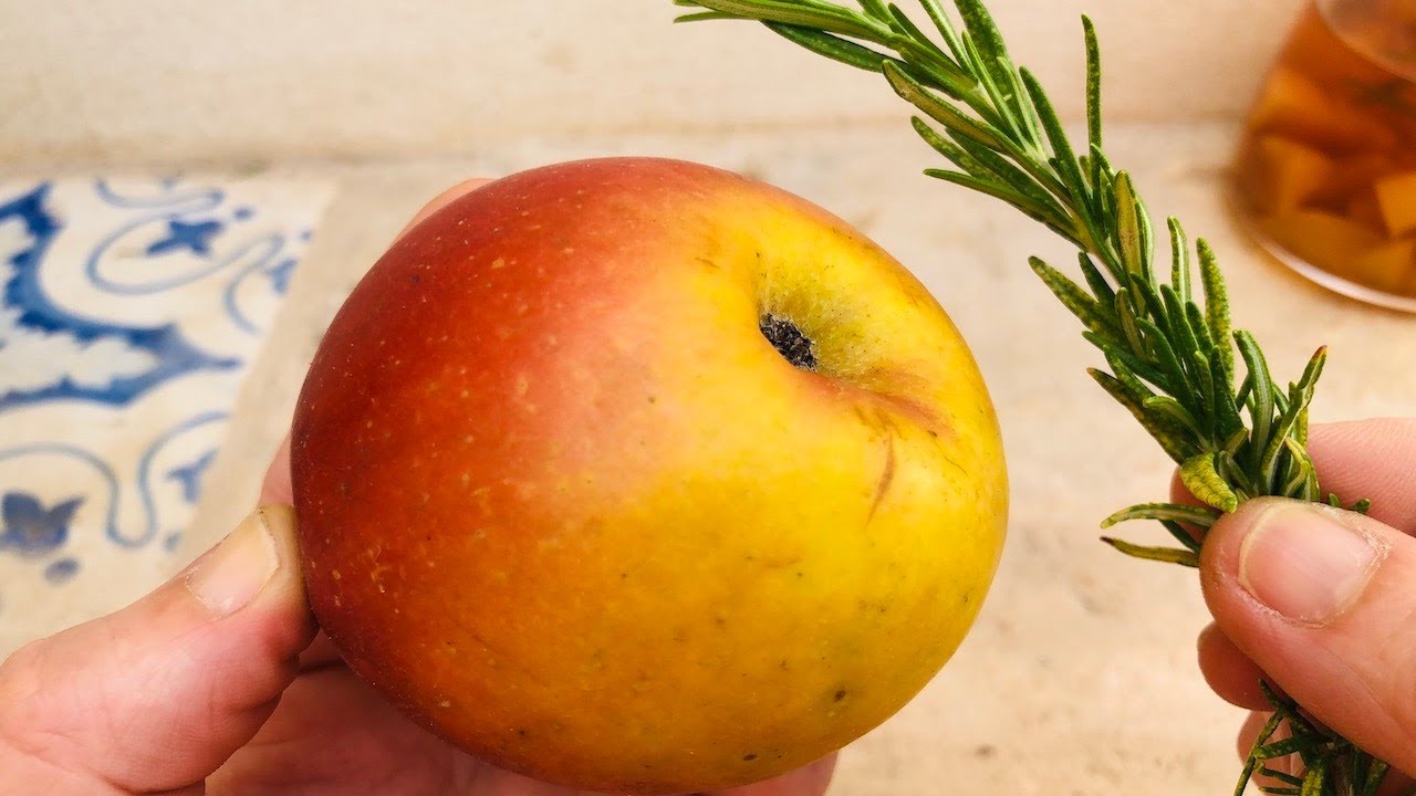 Start Your Morning with an Apple-Rosemary Drink: A Flavorful Health Boost