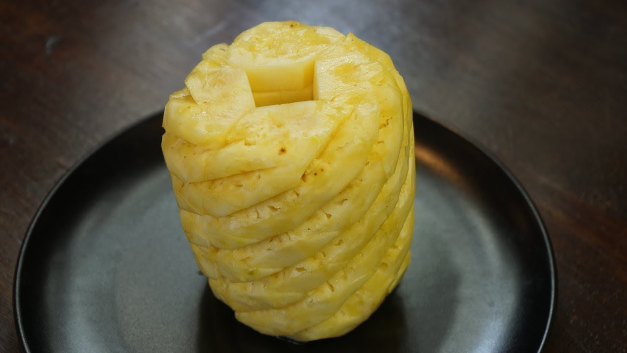 How to Cut a Pineapple Without Waste: A Simple Guide