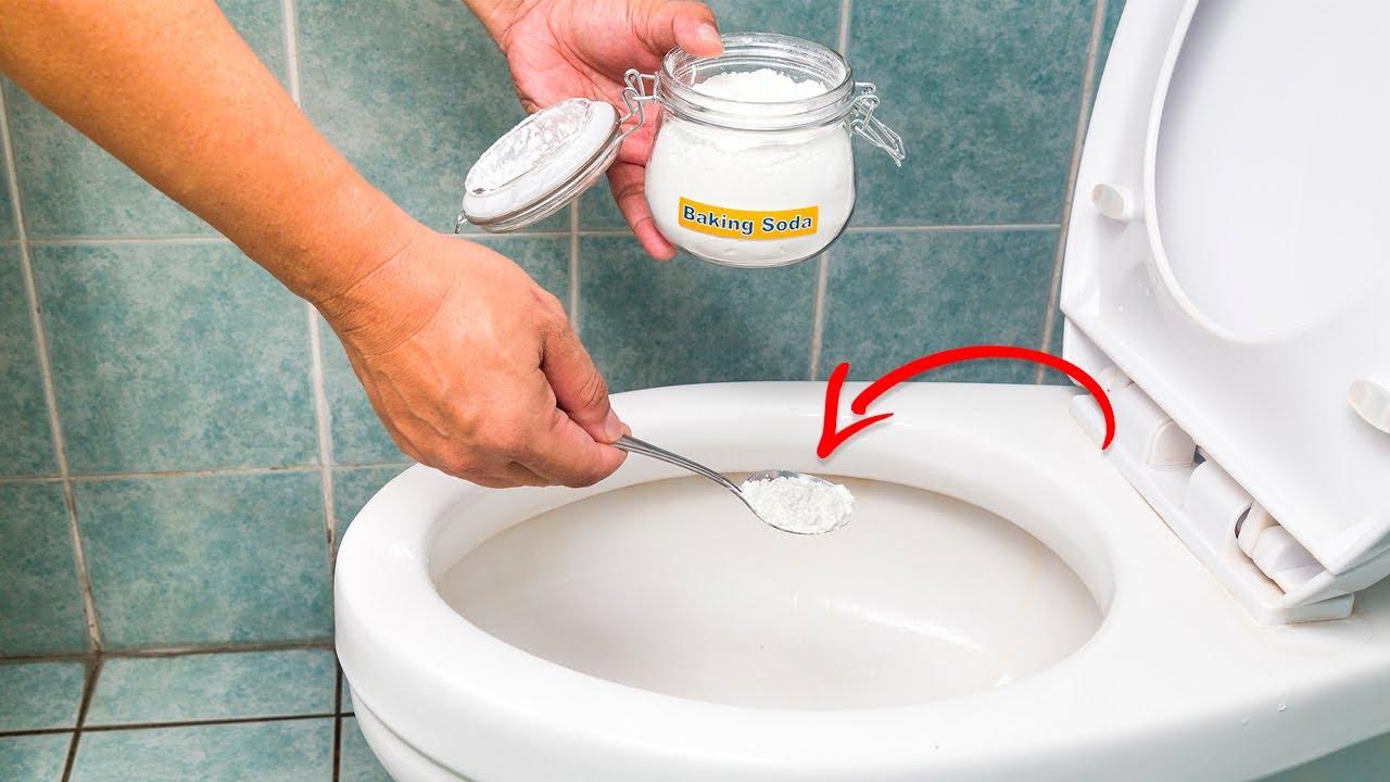 3 Easy Ways to Unclog a Toilet Without a Plunger