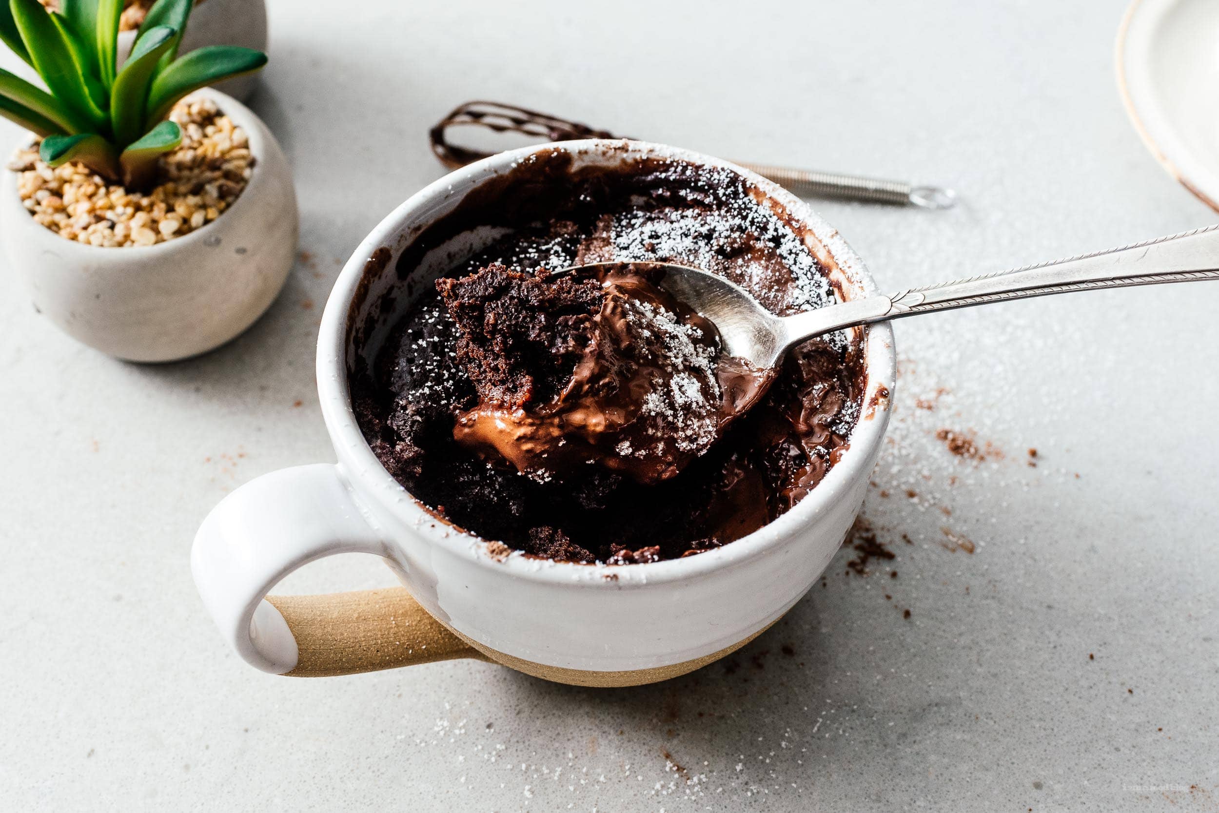 Quick and Easy Chocolate Mug Cake in Just 1 Minute