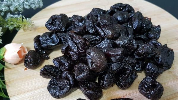 Improve Your Digestive Health with Dried Prunes!