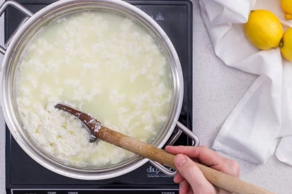 Making Homemade Cheese with Lemon and Milk