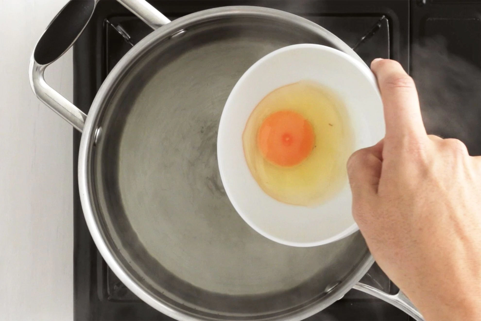 Don’t Poach Eggs Directly: The Old Nanny’s Skill for Perfect Poached Eggs