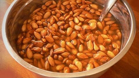 If You Eat Soaked Almonds Every Morning Before Breakfast, This Will Happen to You