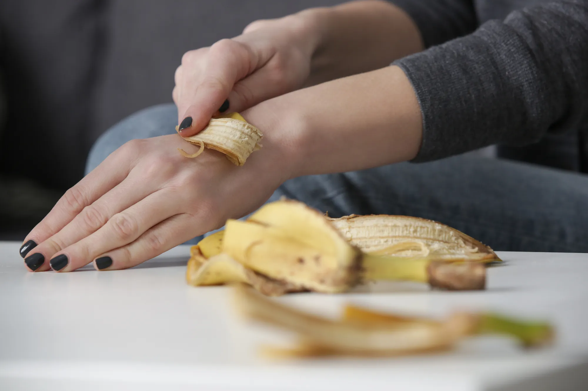 Rub a Banana Peel on Your Arms and Be Surprised by the Results