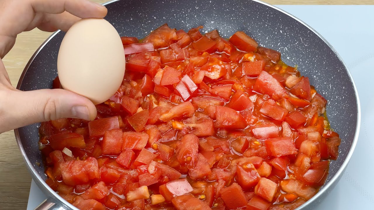 Delicious Eggs with Tomatoes: The Easiest 5-Minute Breakfast