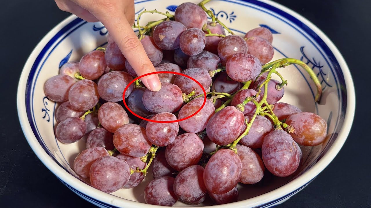 Safely Cleanse Grapes: Eliminate Pesticide Residues Naturally