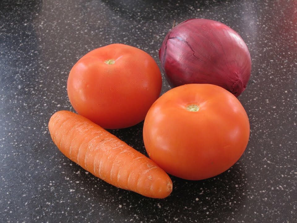 Reduce Wrinkles and Brighten Your Skin with Carrot and Tomato Juice – Rich in Antioxidants