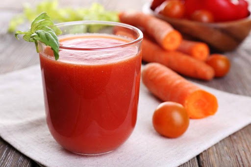 Revitalize Your Skin with Antioxidant-Rich Carrot and Tomato Juice