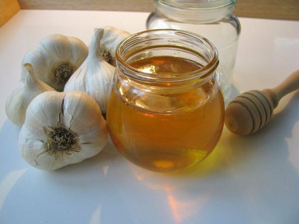 Homemade Garlic Honey: Boost Your Immunity Naturally