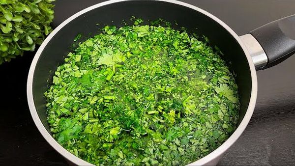 Flatten Your Stomach with Coriander and Parsley Drink