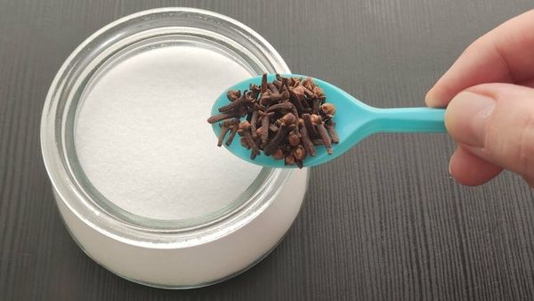 Versatile Uses for Baking Soda and Cloves