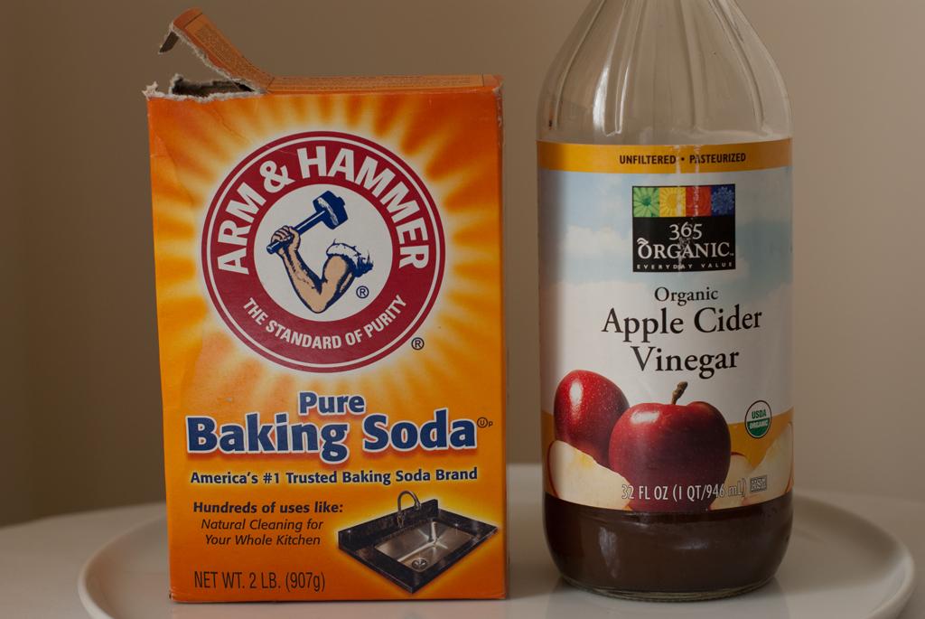 The Truth About Apple Cider Vinegar & Baking Soda – Is It Healthy?