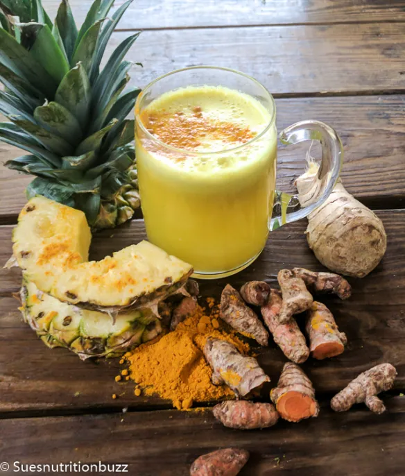 How to Make a Delicious Pineapple Turmeric Smoothie 🍍✨