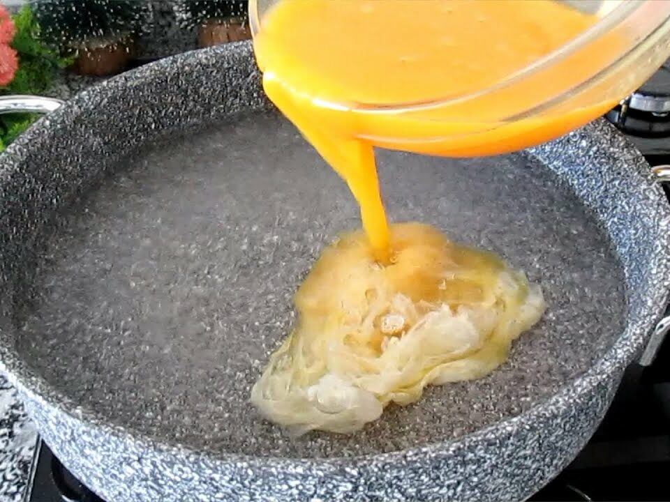 Just Pour the Egg into Boiling Water! Easy, Delicious, and Homemade!