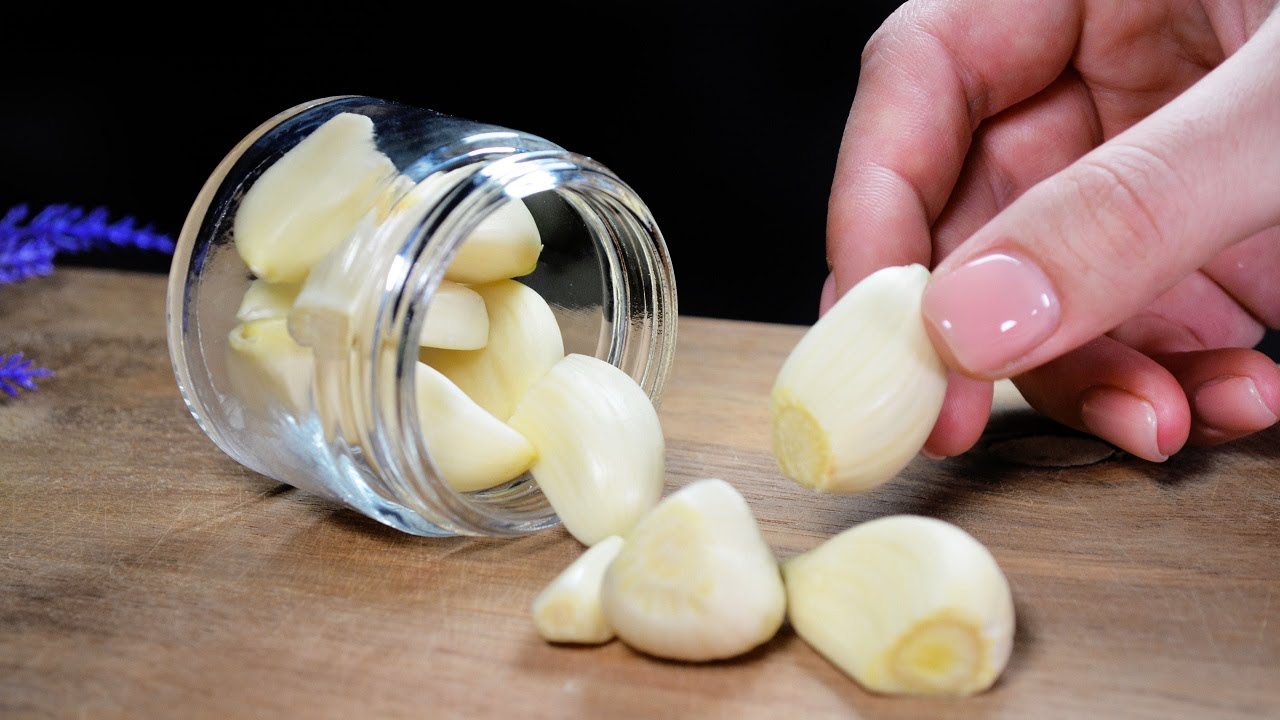 Hair Grows Like Crazy and Doesn’t Fall Out – The Best Remedy with 3 Powerful Ingredients: Garlic, Olive Oil, and Honey